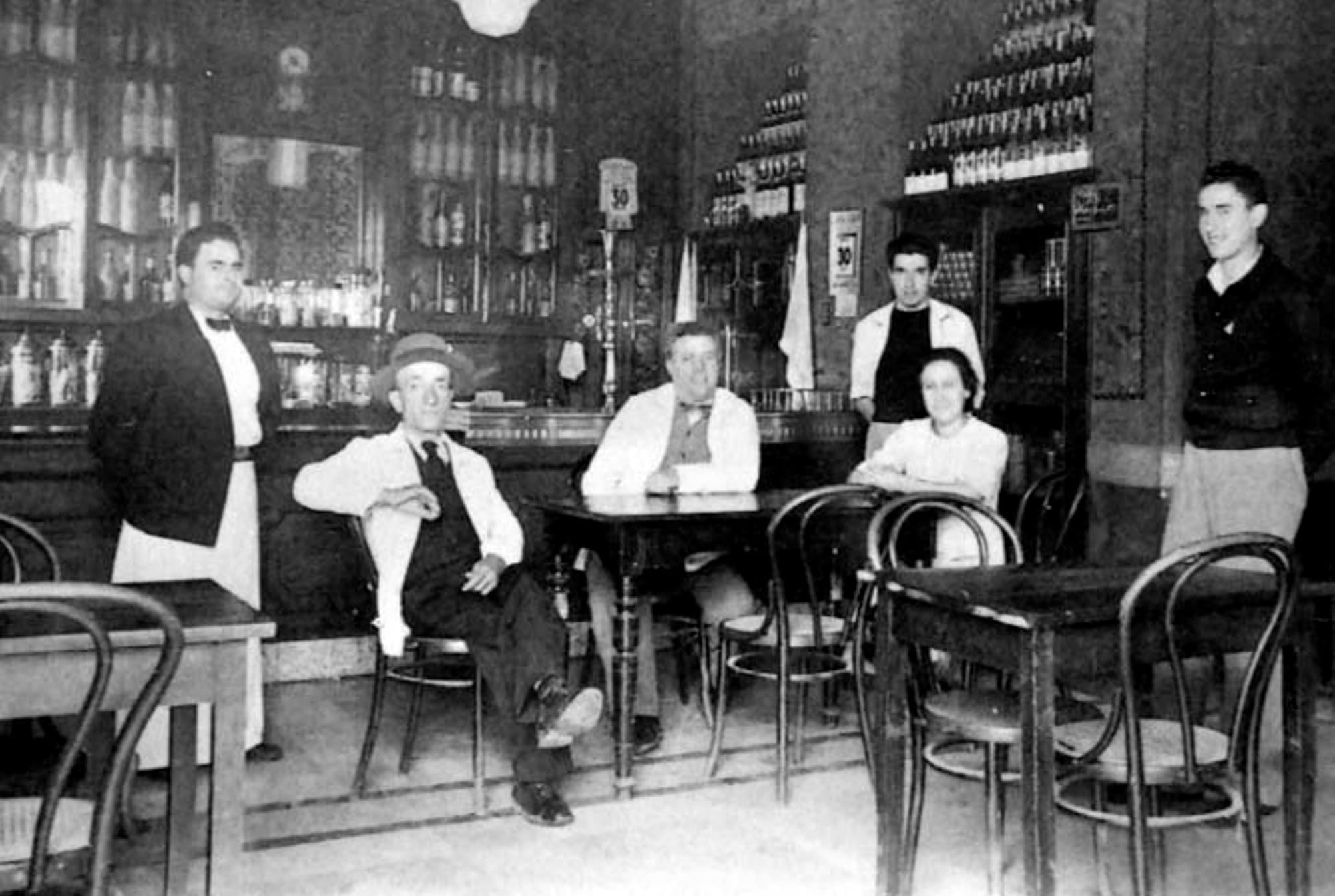 Hotel y bar La Perla.
