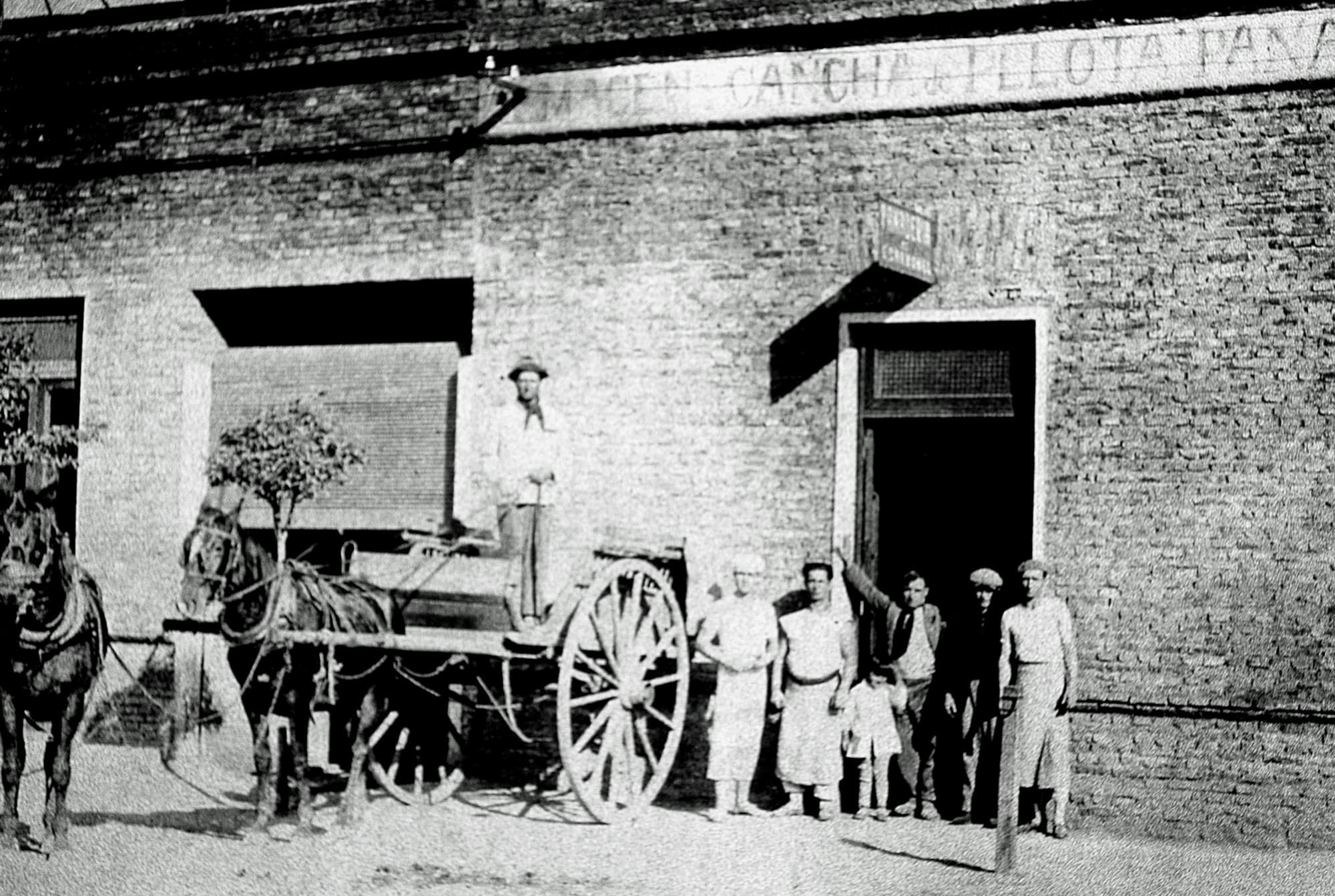 Inés Indart, almacén, panadería y cancha de pelota.