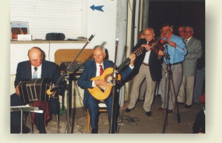 El Turco Rodríguez y su guitarra